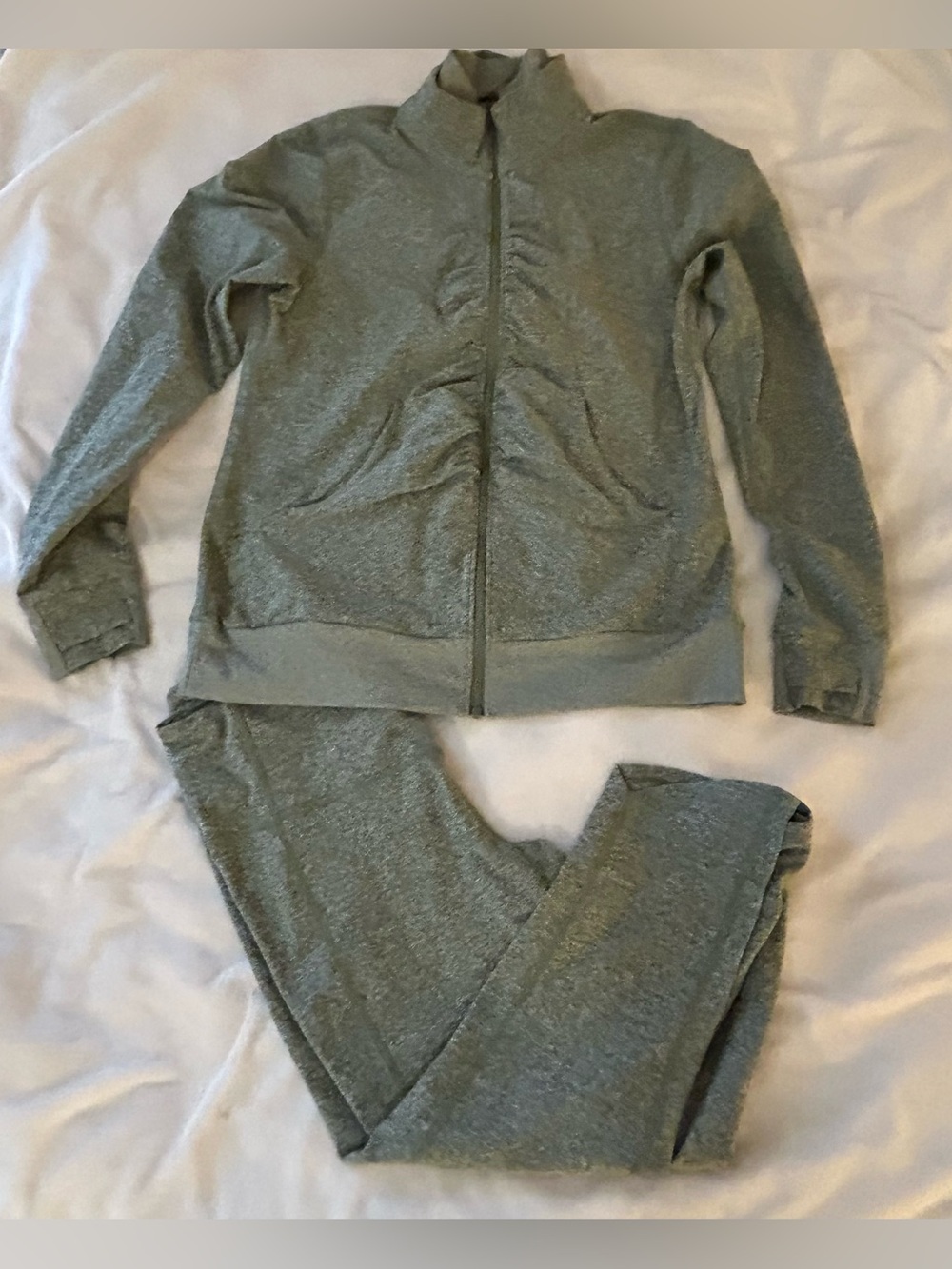 Women’s Zella Green Two-Piece Activewear Set, capri pants and jacket - size MED